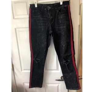 Men’s Rue21 black + red stripe jeans
